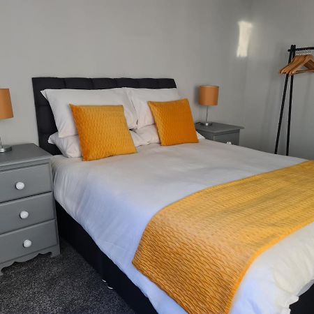 Whole House - 4 Bedrooms - Parking - Sleeps 8 Birmingham Bagian luar foto