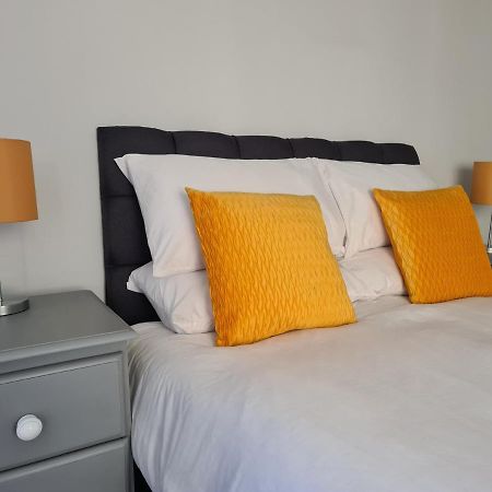 Whole House - 4 Bedrooms - Parking - Sleeps 8 Birmingham Bagian luar foto