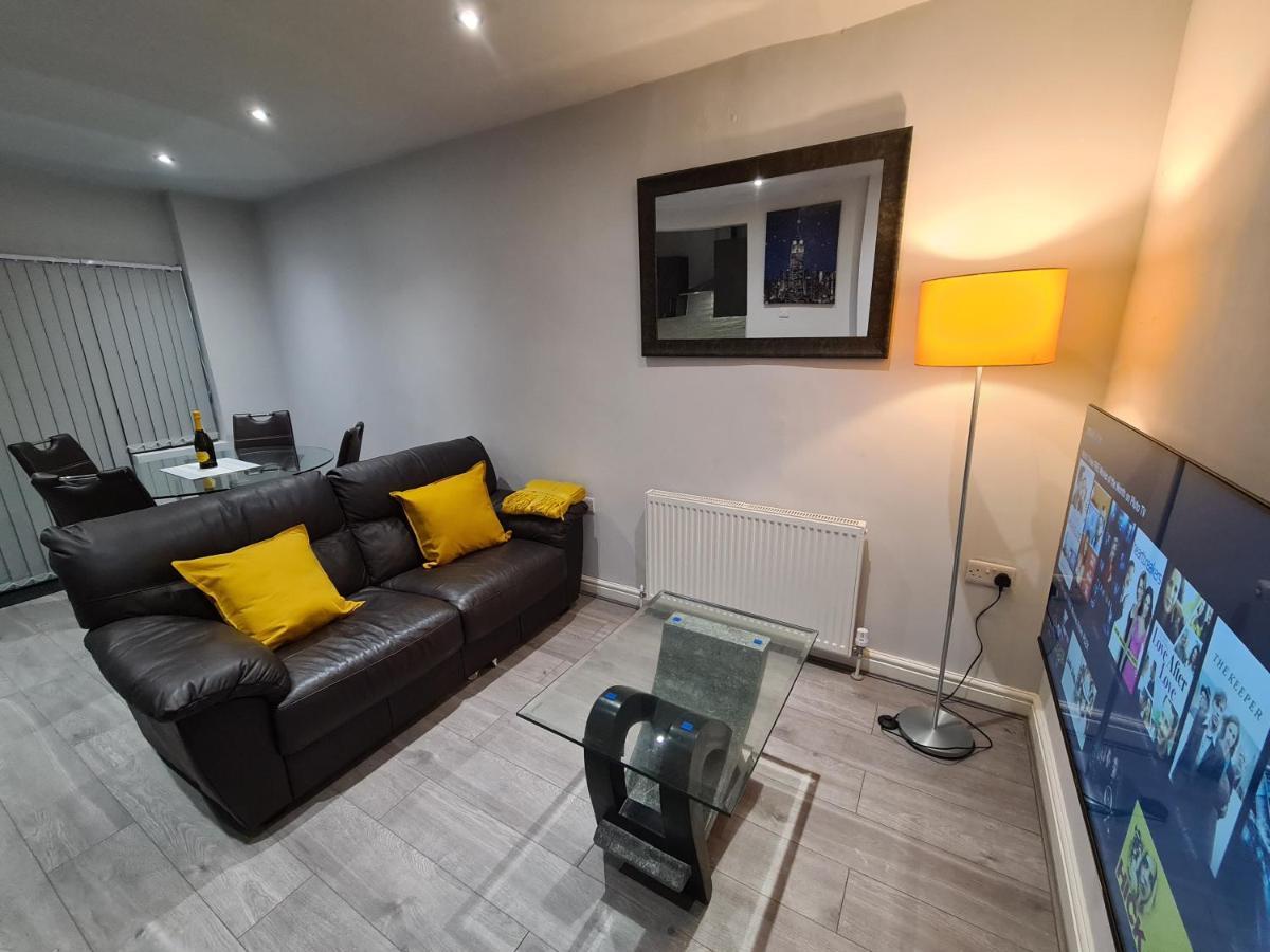 Whole House - 4 Bedrooms - Parking - Sleeps 8 Birmingham Bagian luar foto