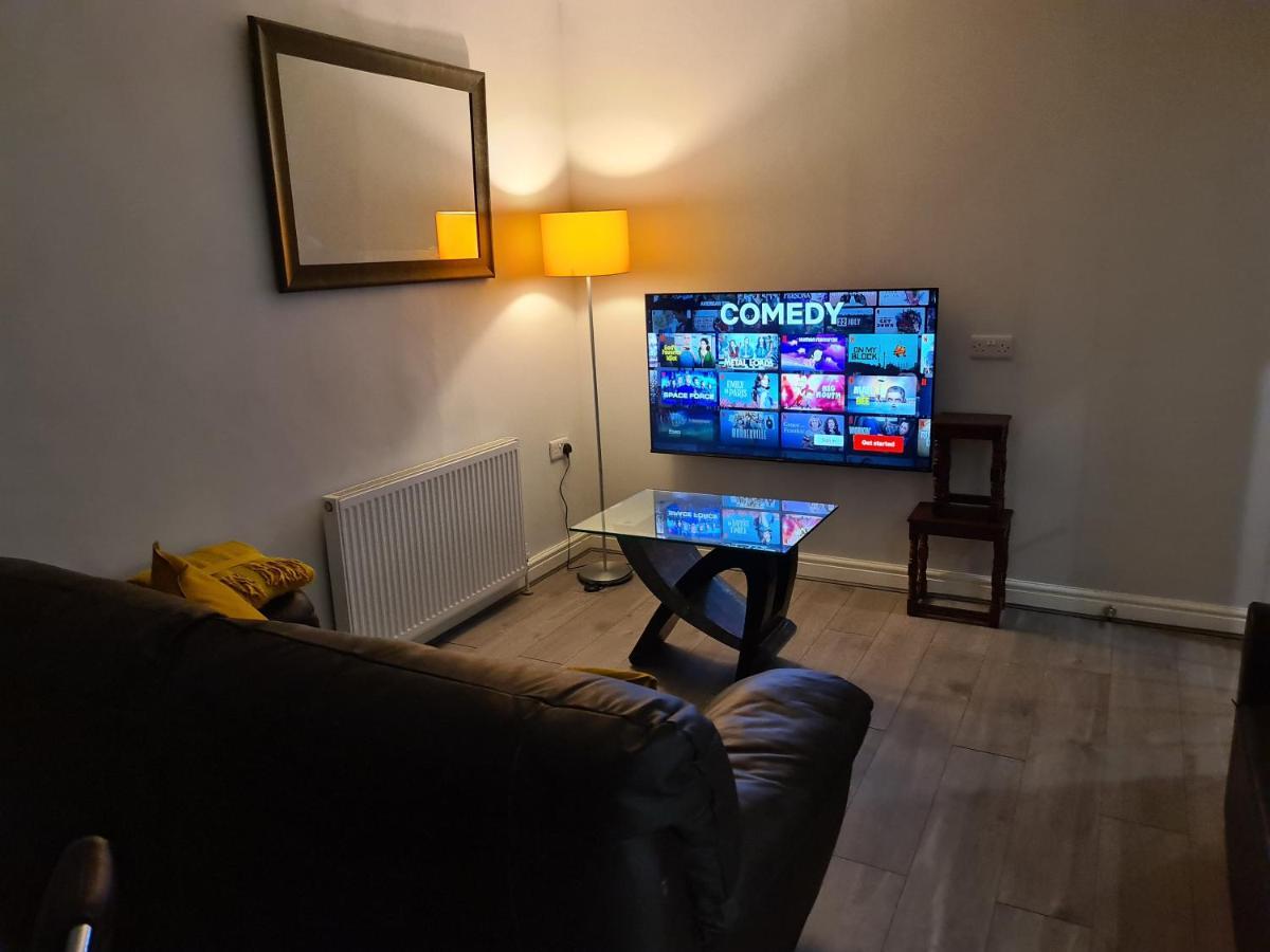Whole House - 4 Bedrooms - Parking - Sleeps 8 Birmingham Bagian luar foto