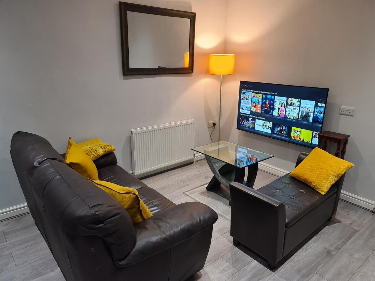 Whole House - 4 Bedrooms - Parking - Sleeps 8 Birmingham Bagian luar foto