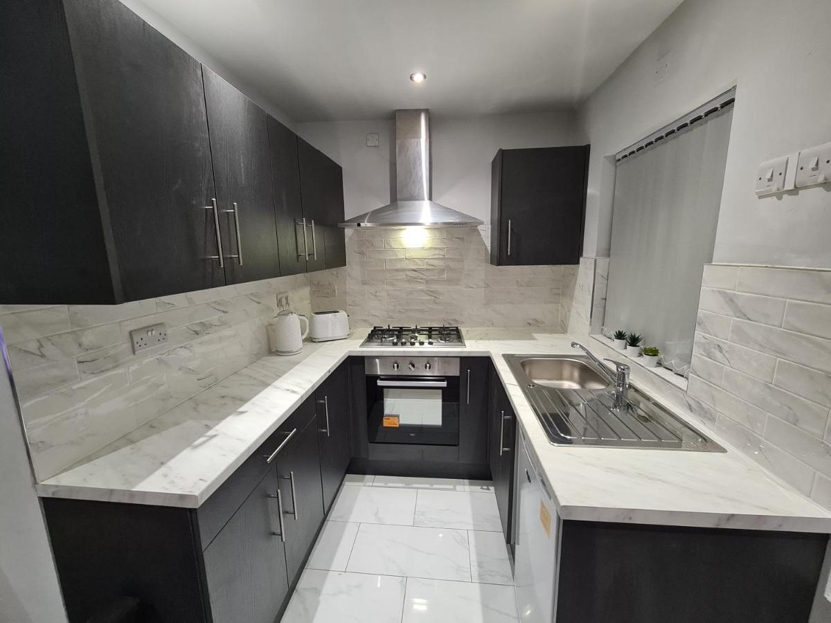 Whole House - 4 Bedrooms - Parking - Sleeps 8 Birmingham Bagian luar foto