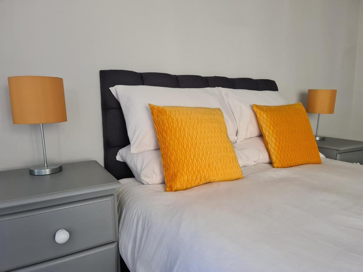 Whole House - 4 Bedrooms - Parking - Sleeps 8 Birmingham Bagian luar foto