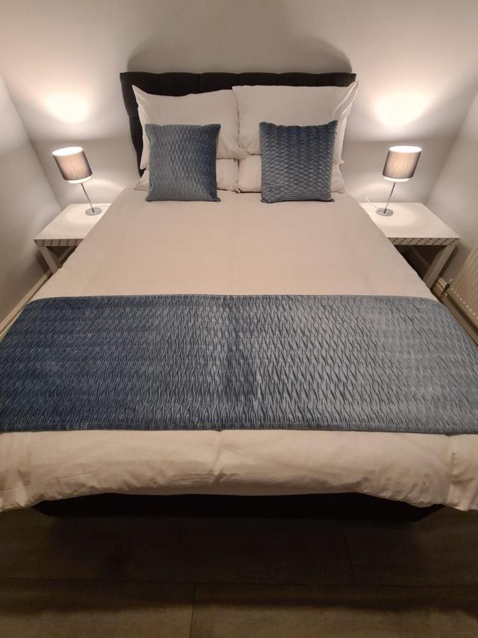 Whole House - 4 Bedrooms - Parking - Sleeps 8 Birmingham Bagian luar foto