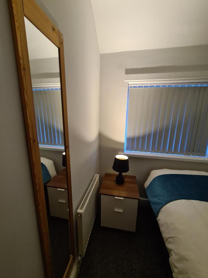 Whole House - 4 Bedrooms - Parking - Sleeps 8 Birmingham Bagian luar foto