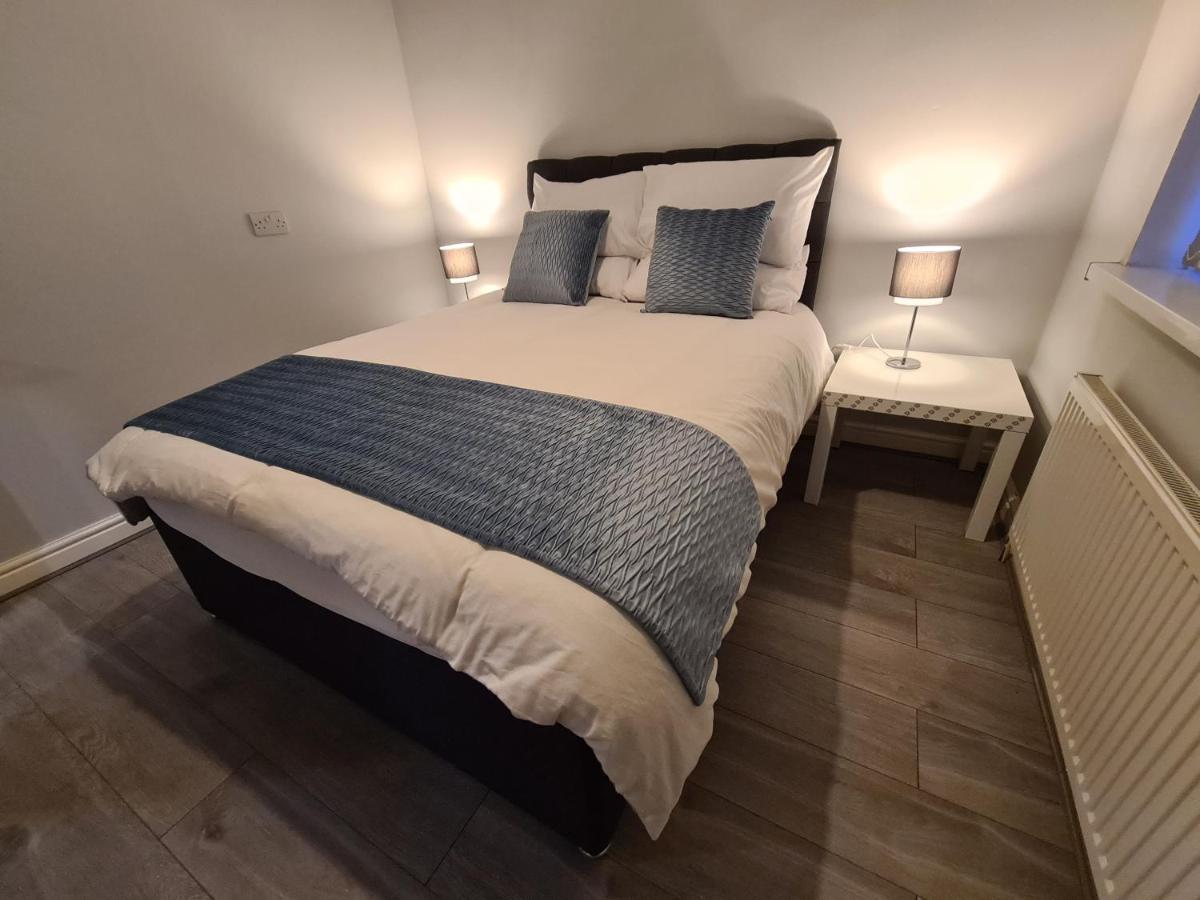 Whole House - 4 Bedrooms - Parking - Sleeps 8 Birmingham Bagian luar foto