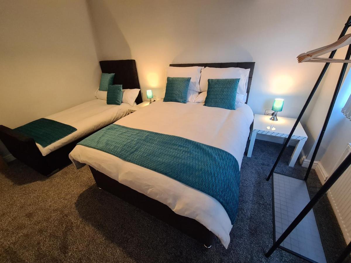 Whole House - 4 Bedrooms - Parking - Sleeps 8 Birmingham Bagian luar foto