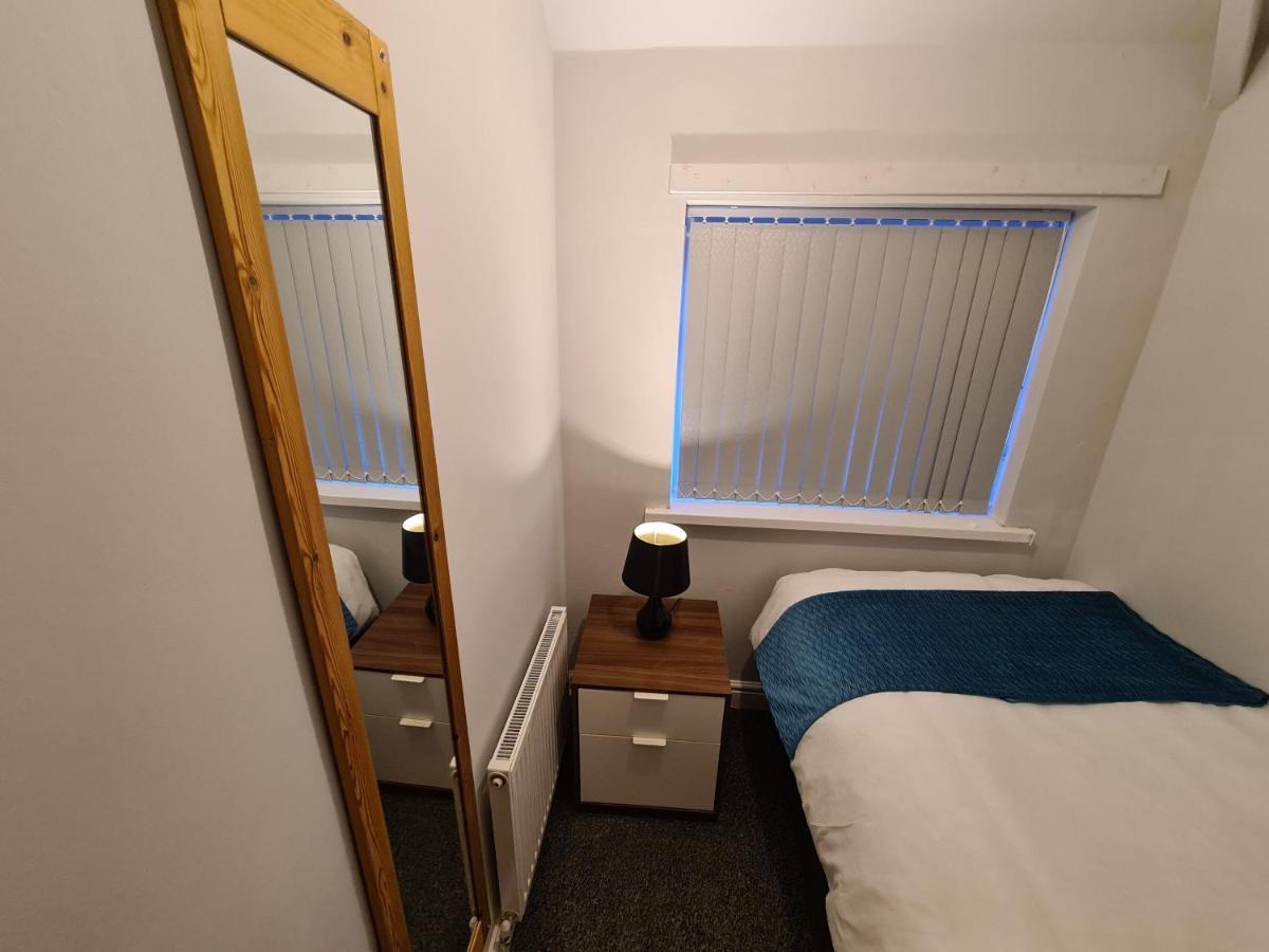 Whole House - 4 Bedrooms - Parking - Sleeps 8 Birmingham Bagian luar foto