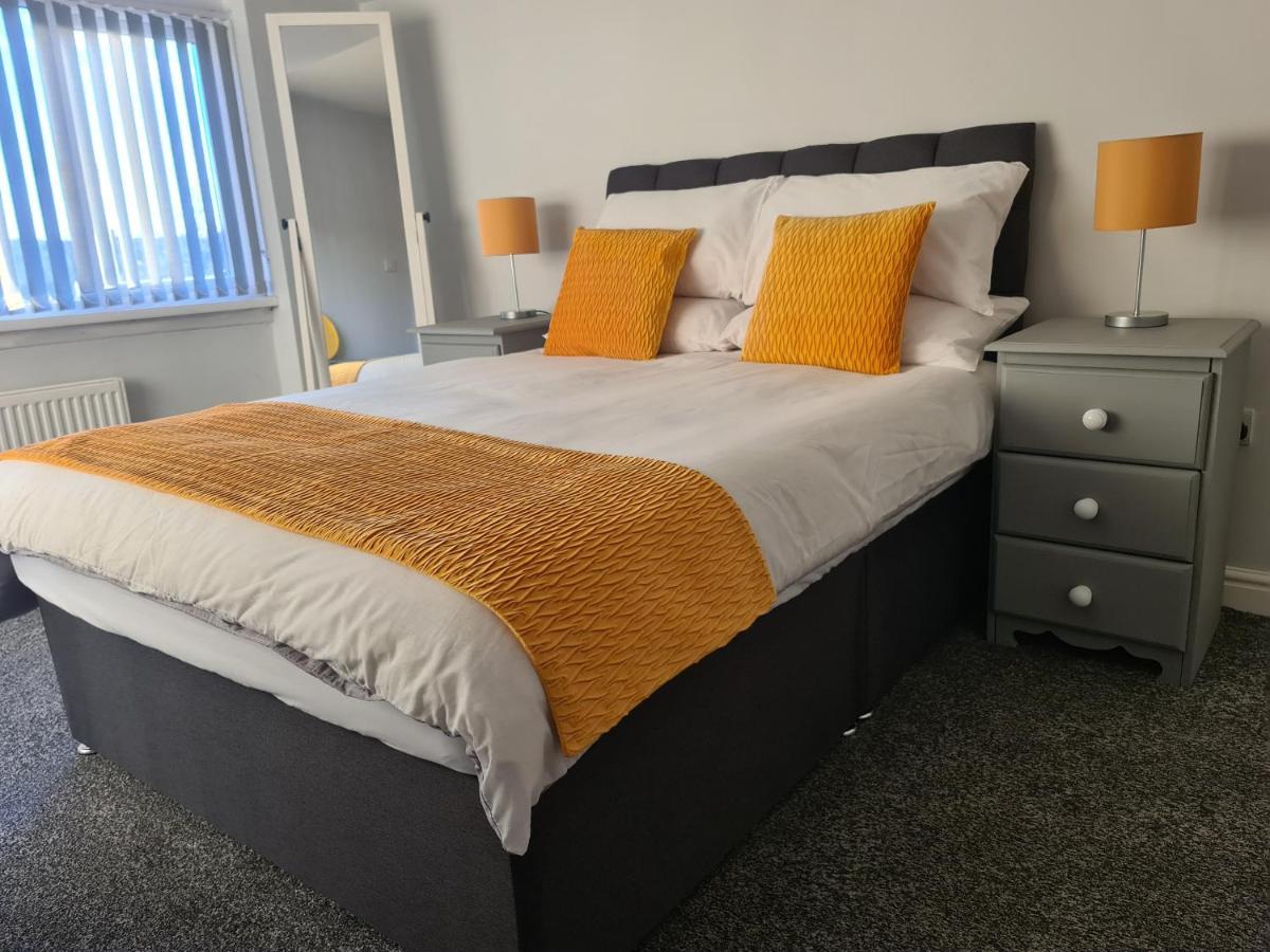 Whole House - 4 Bedrooms - Parking - Sleeps 8 Birmingham Bagian luar foto
