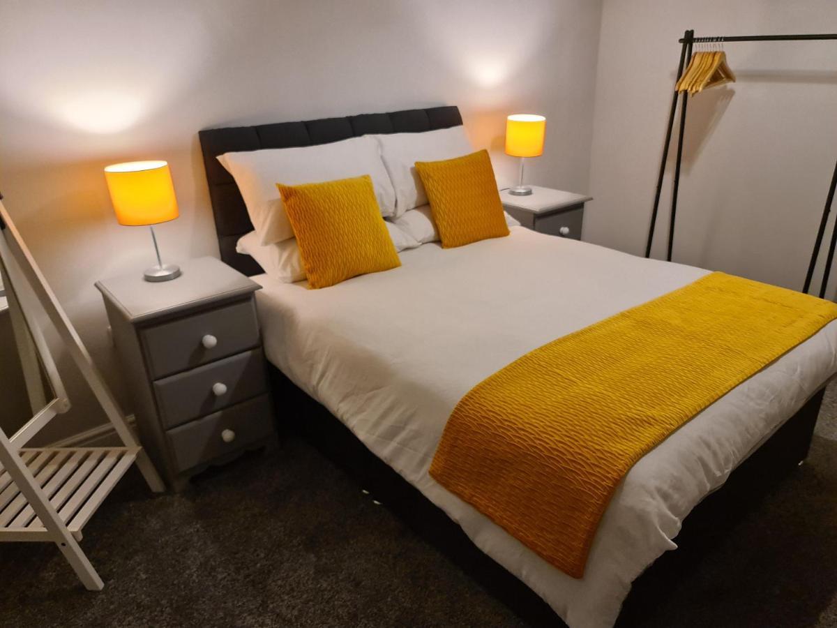 Whole House - 4 Bedrooms - Parking - Sleeps 8 Birmingham Bagian luar foto