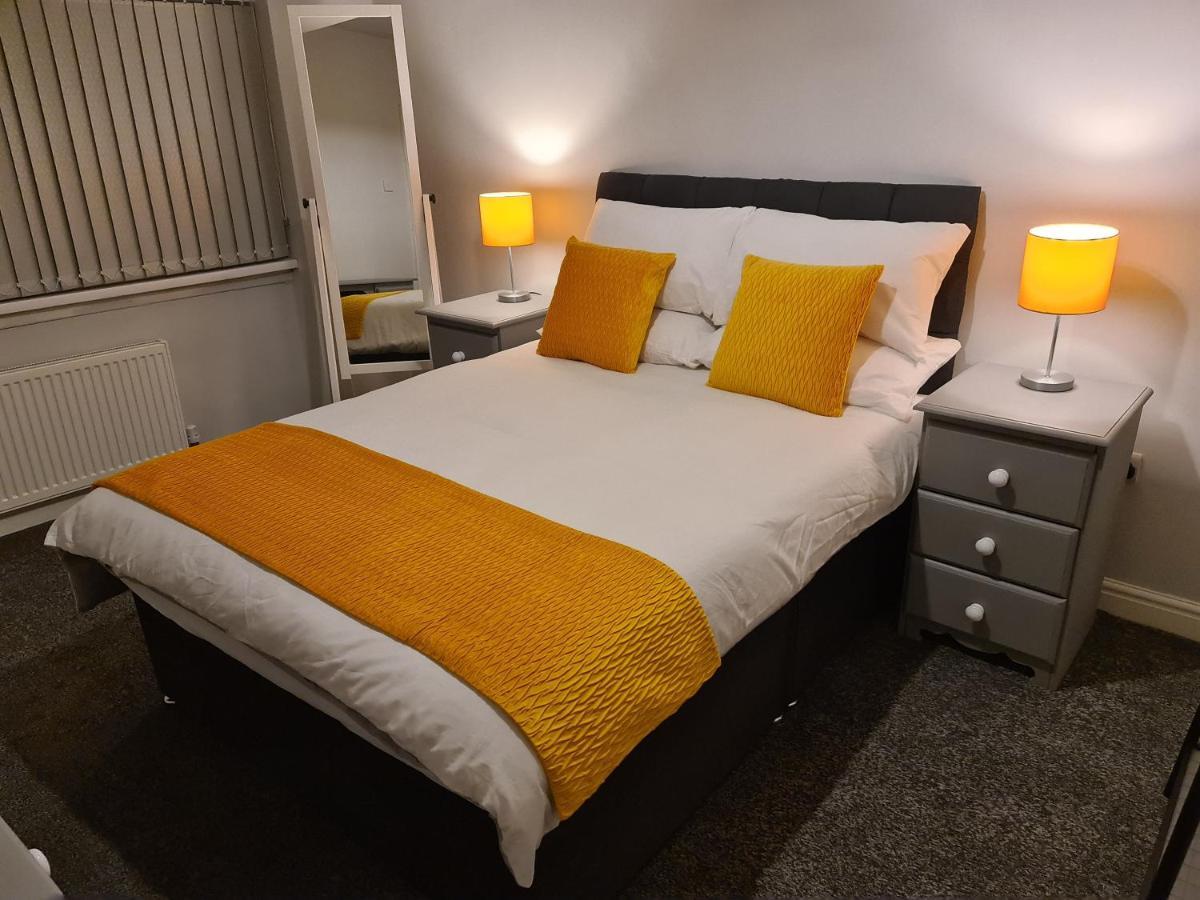 Whole House - 4 Bedrooms - Parking - Sleeps 8 Birmingham Bagian luar foto