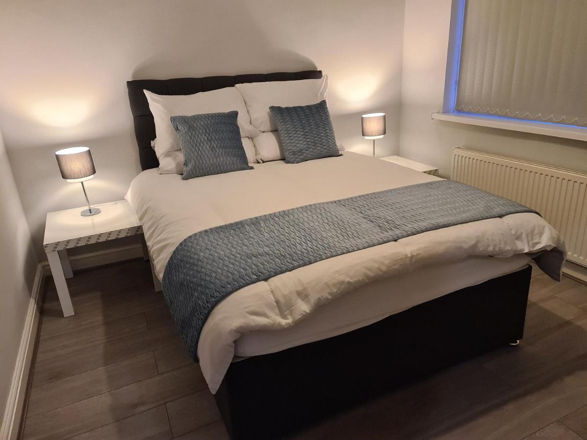 Whole House - 4 Bedrooms - Parking - Sleeps 8 Birmingham Bagian luar foto