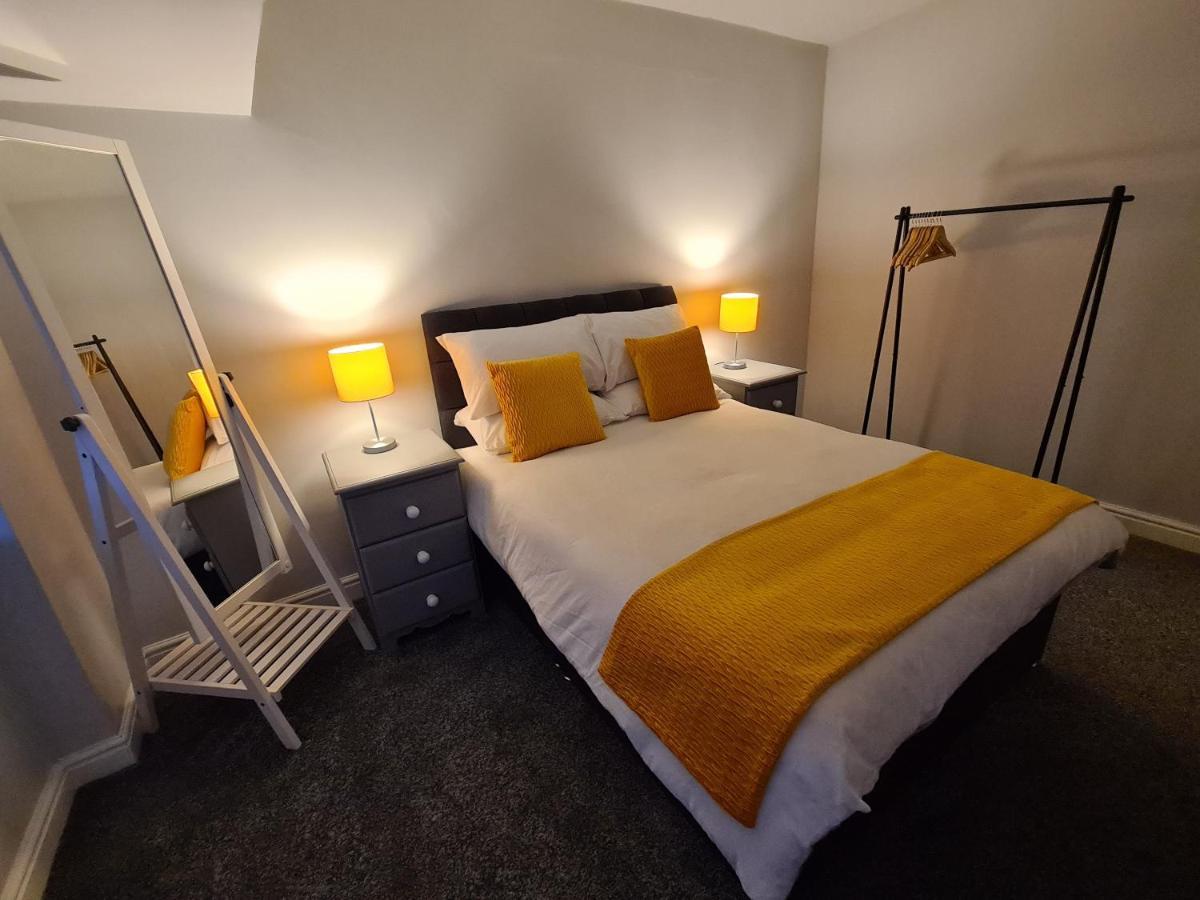 Whole House - 4 Bedrooms - Parking - Sleeps 8 Birmingham Bagian luar foto