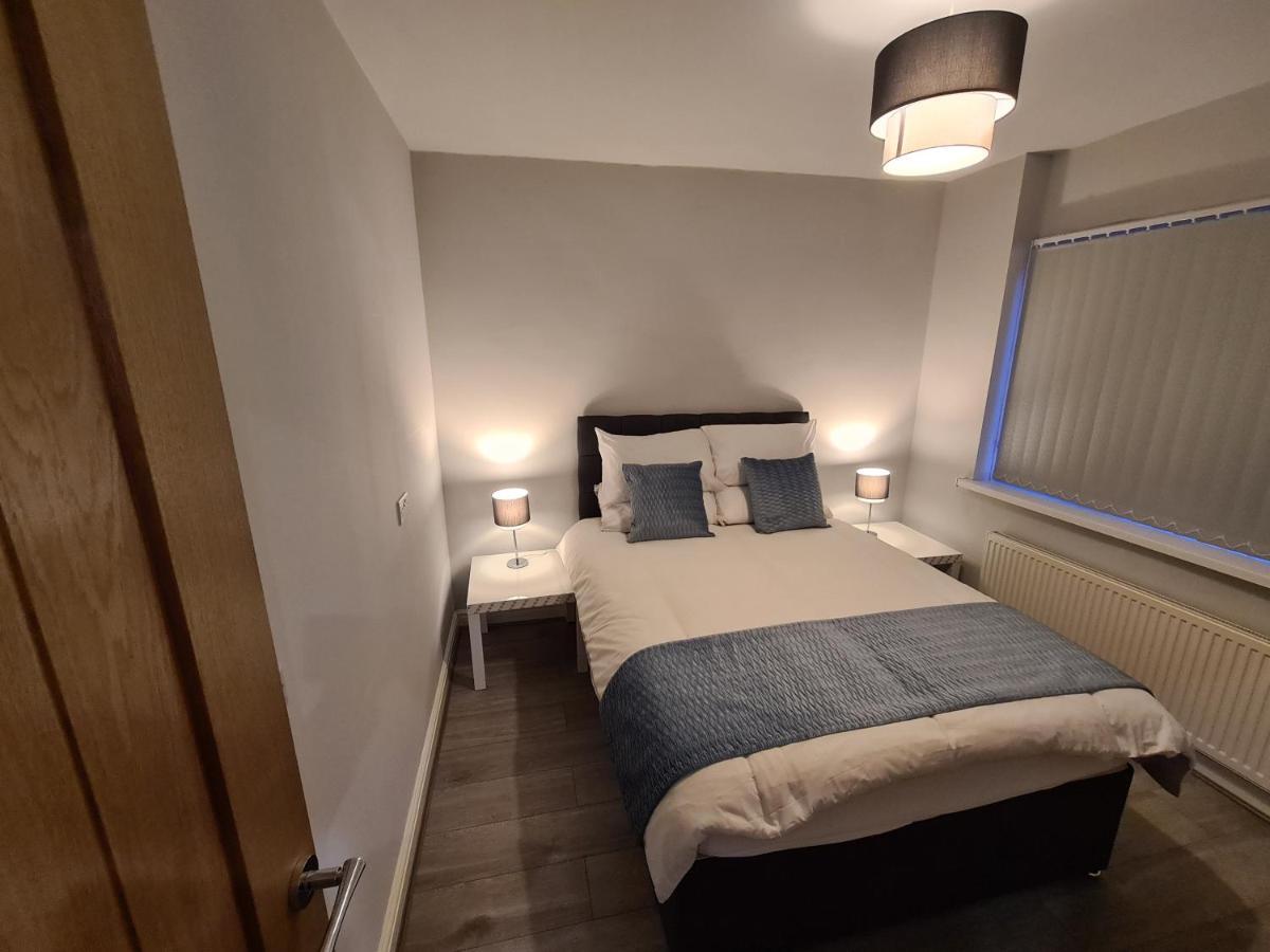 Whole House - 4 Bedrooms - Parking - Sleeps 8 Birmingham Bagian luar foto