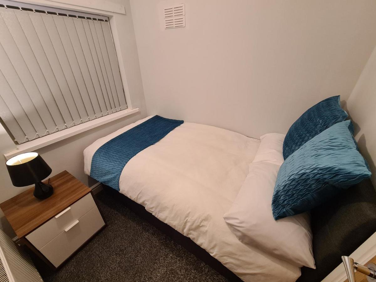 Whole House - 4 Bedrooms - Parking - Sleeps 8 Birmingham Bagian luar foto