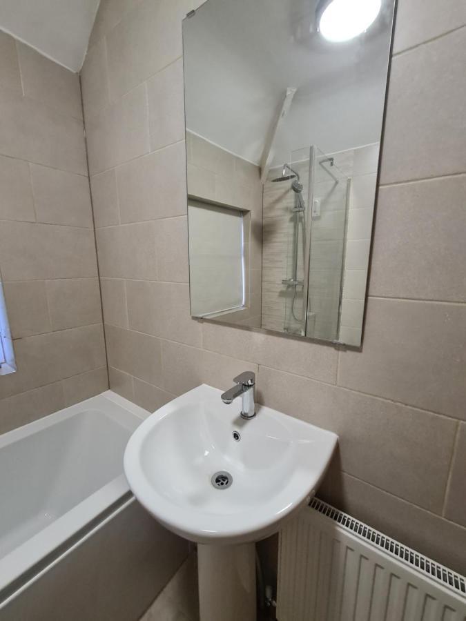 Whole House - 4 Bedrooms - Parking - Sleeps 8 Birmingham Bagian luar foto